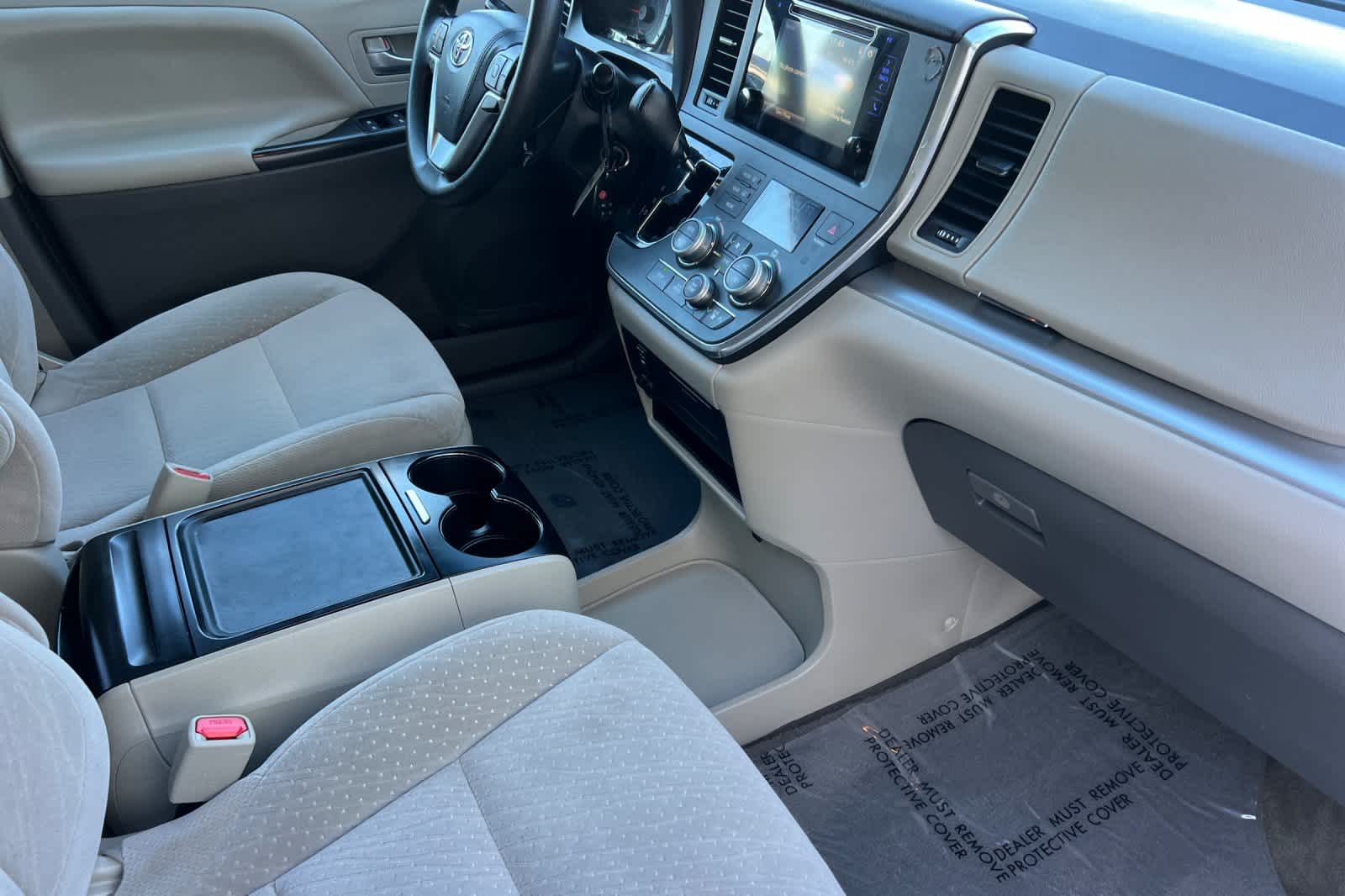 Thumbnail: 2017 Toyota Sienna - 18