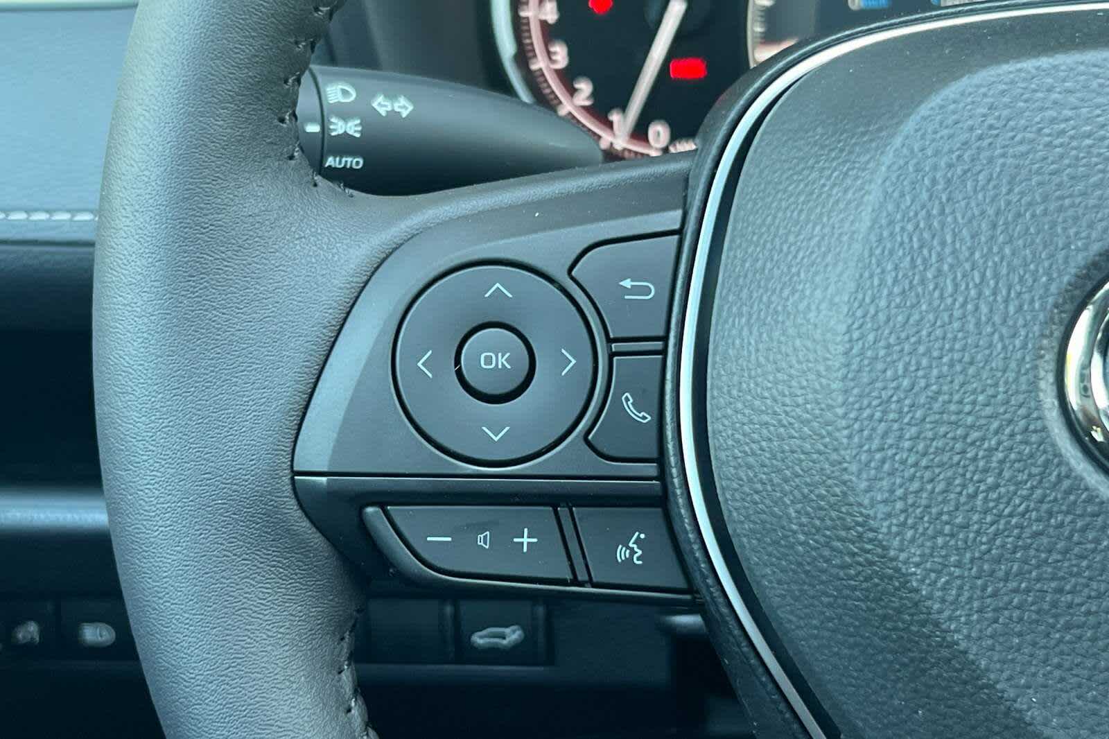 2025 Toyota RAV4 XLE 24