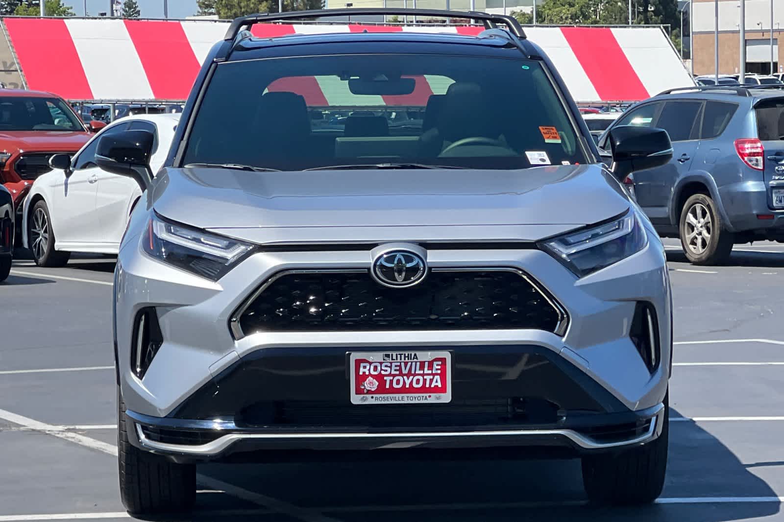 2025 Toyota RAV4 XSE 10