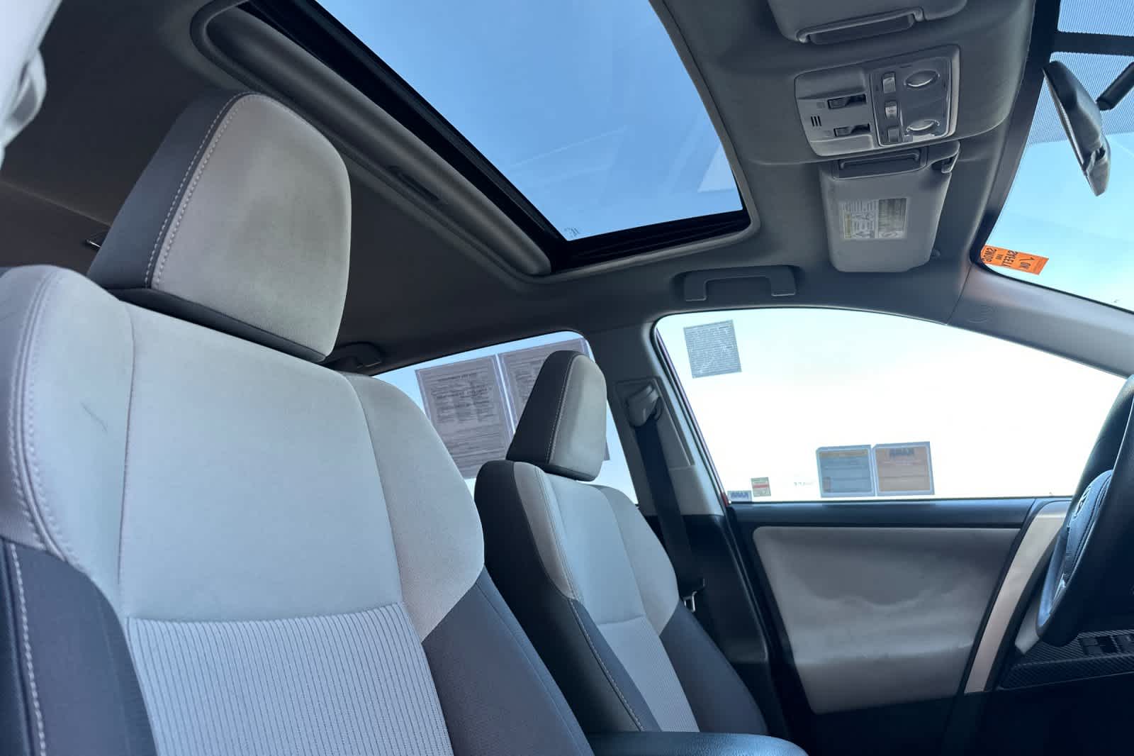 Thumbnail: 2015 Toyota RAV4 - 17