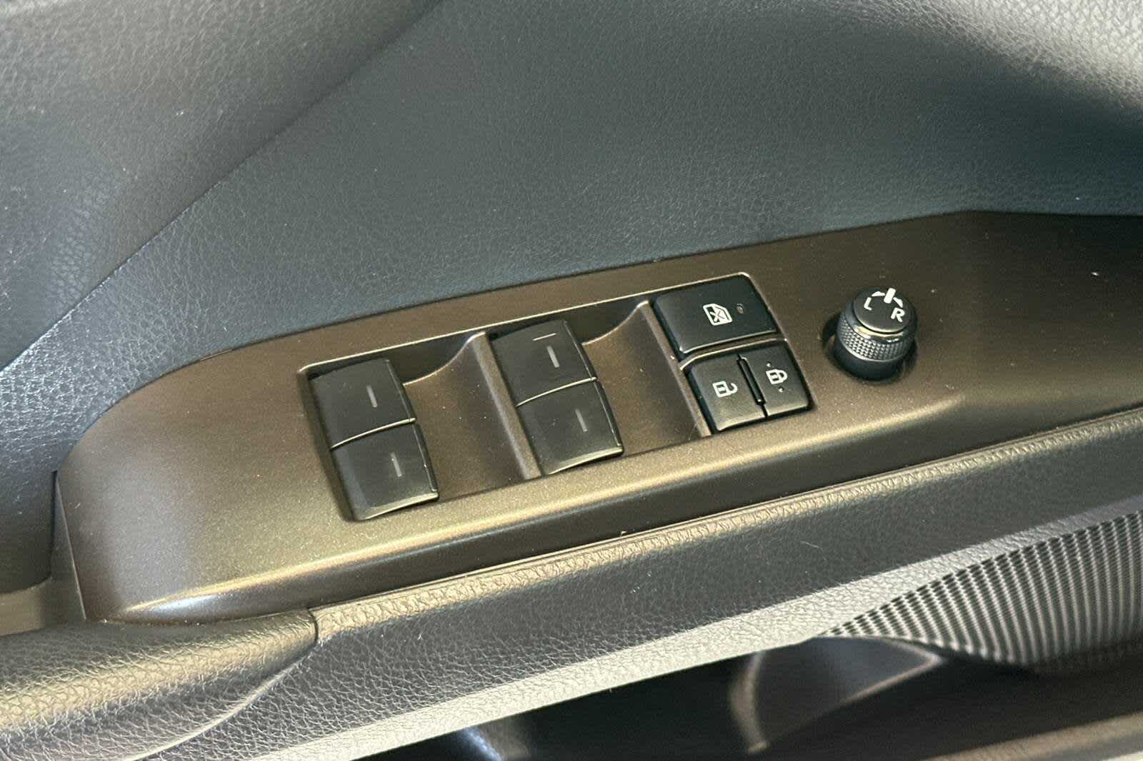 2022 Toyota Camry SE 13