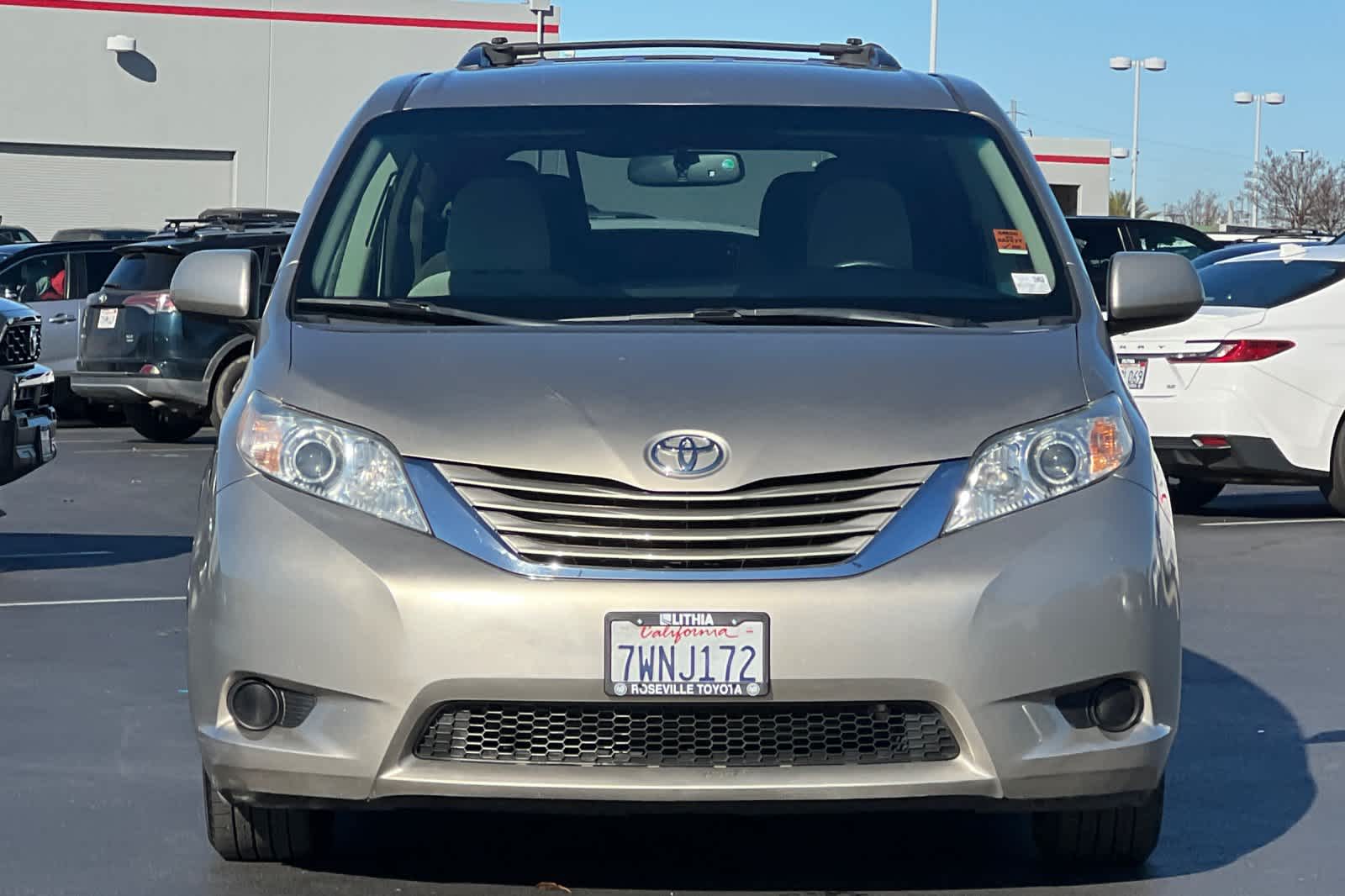Thumbnail: 2017 Toyota Sienna - 10