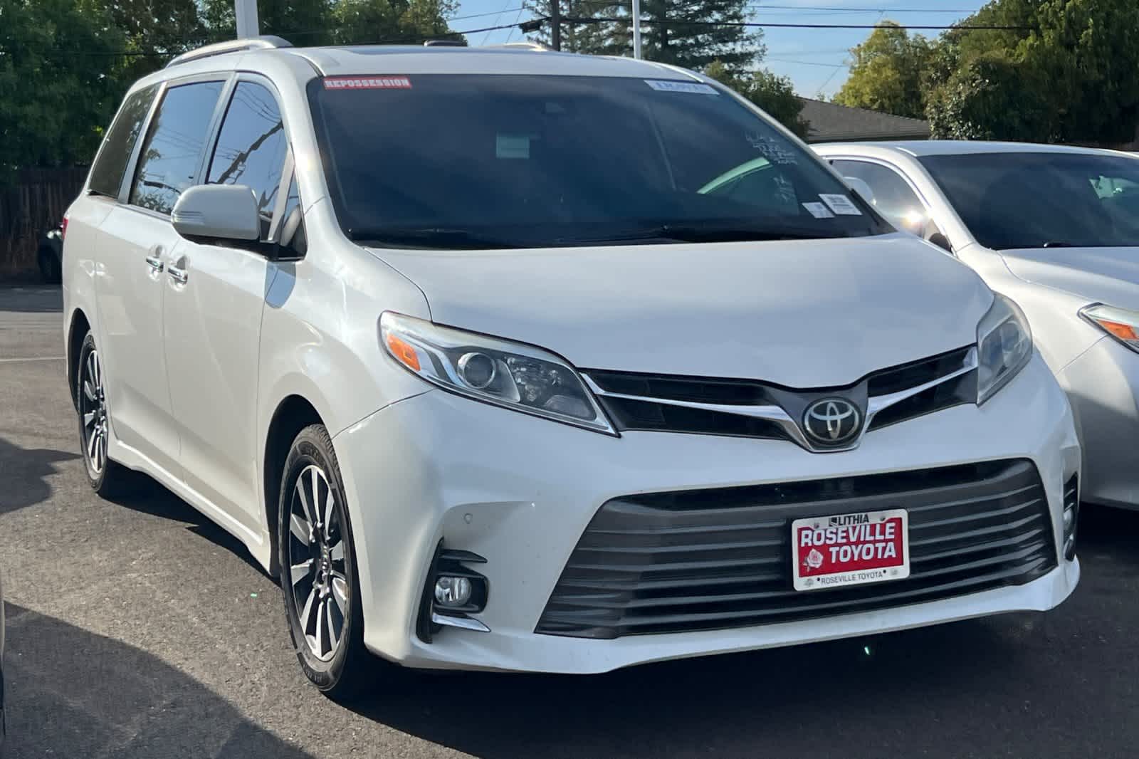 Thumbnail: 2019 Toyota Sienna - 3