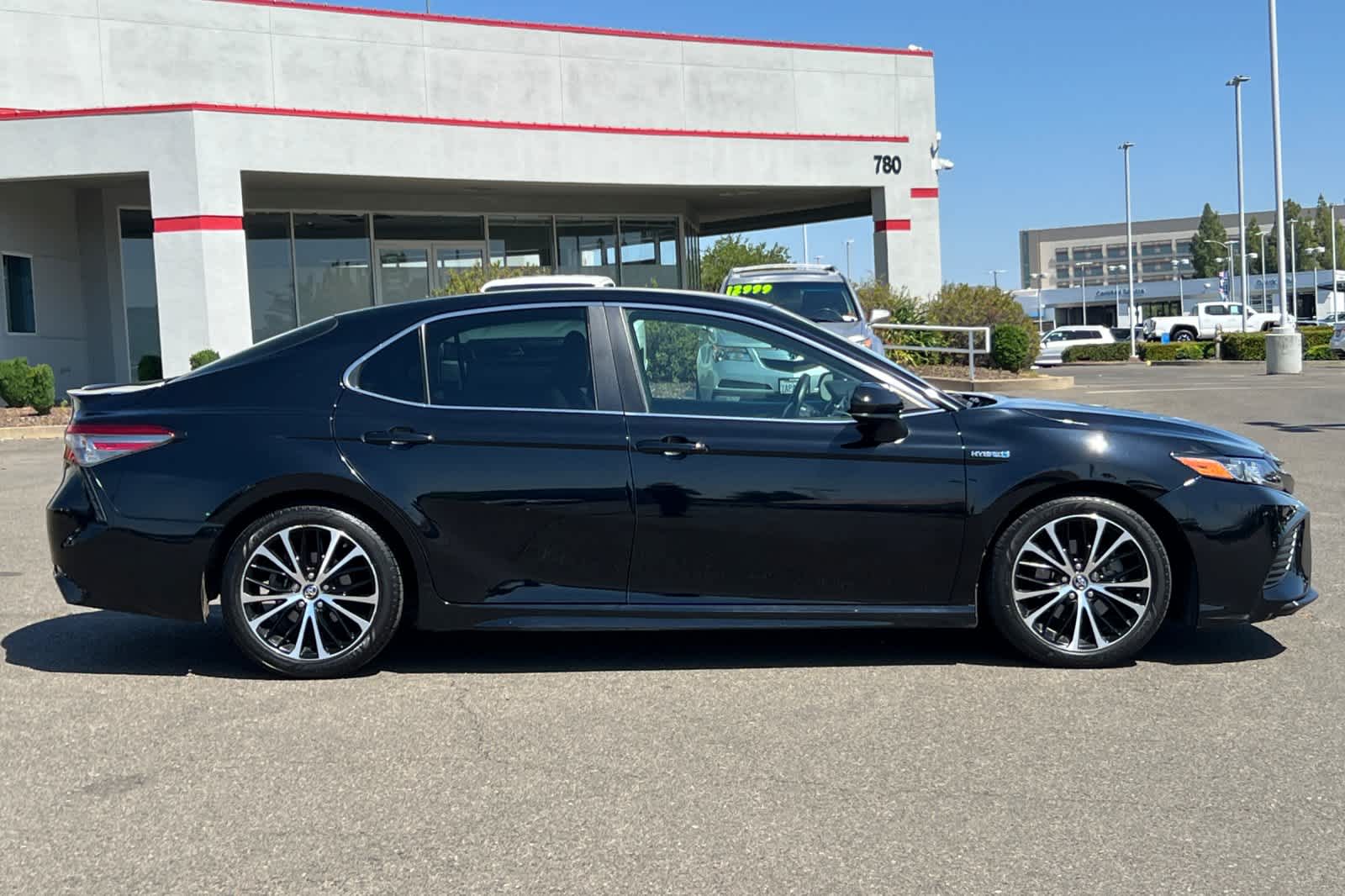 Thumbnail: 2018 Toyota Camry - 6