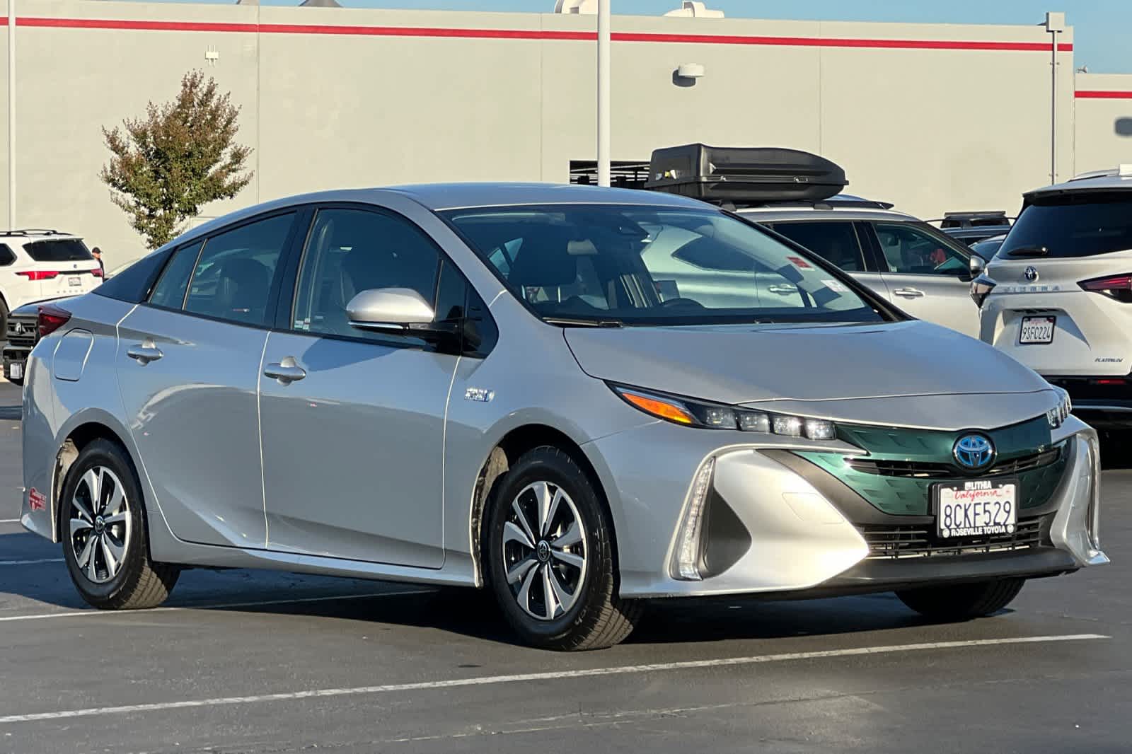 Thumbnail: 2017 Toyota Prius Prime - 5