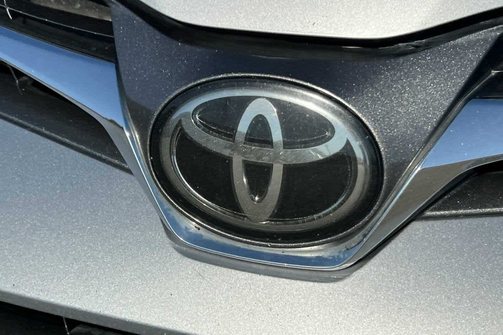 Thumbnail: 2018 Toyota Sienna - 10