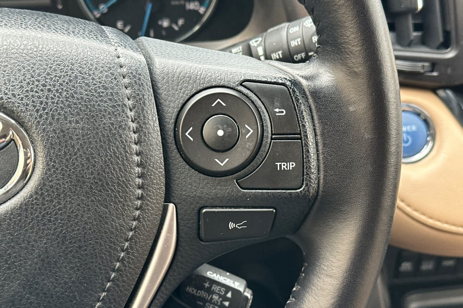 Thumbnail: 2018 Toyota RAV4 - 27