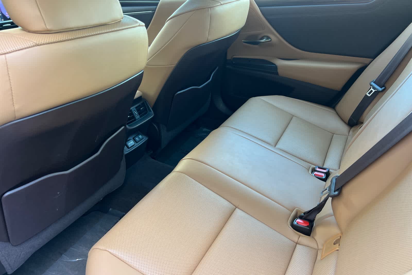 Thumbnail: 2020 Lexus ES - 4