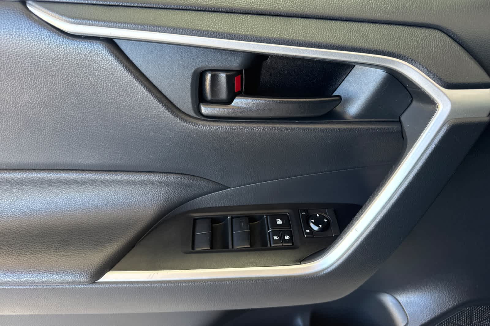 Thumbnail: 2020 Toyota RAV4 - 12