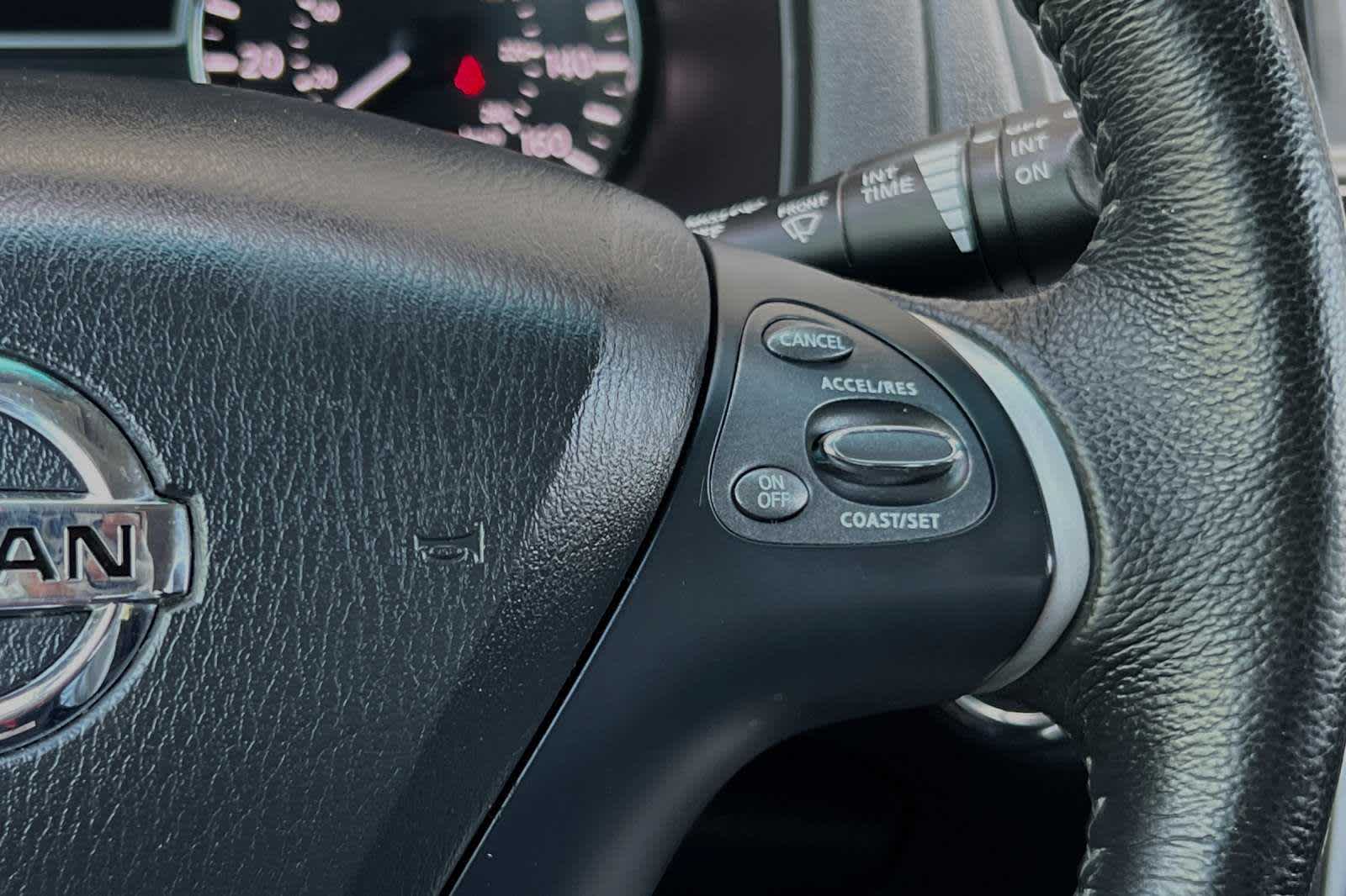 2013 Nissan Pathfinder SV 28