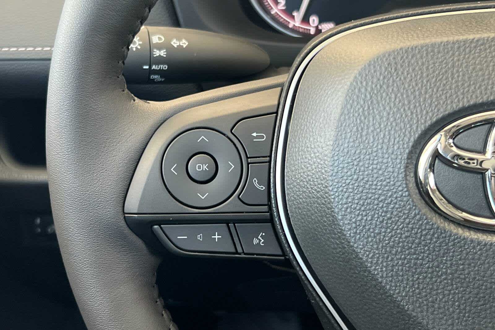 2025 Toyota RAV4 XLE 23