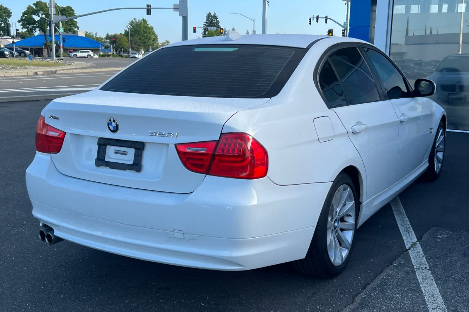 Thumbnail: 2011 BMW 3 Series - 4