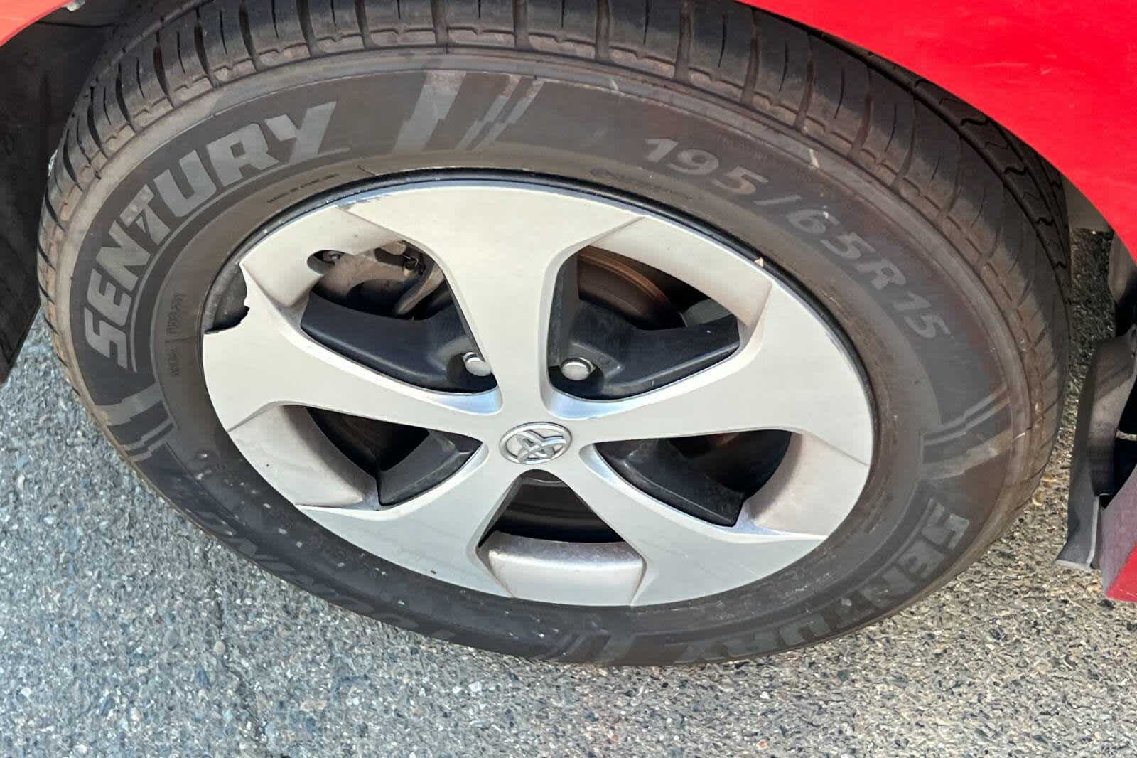 2012 Toyota Prius Three 13