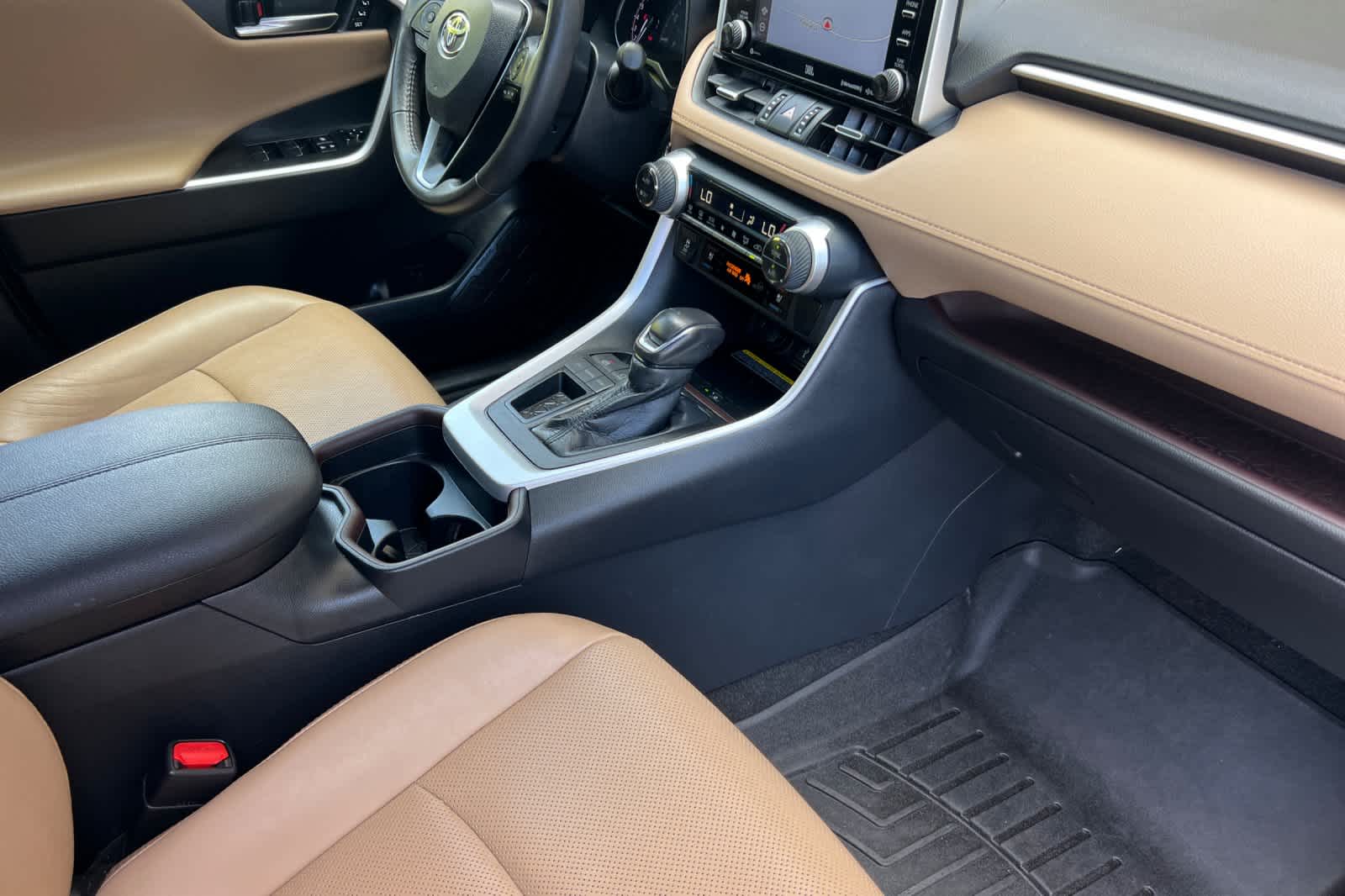 Thumbnail: 2021 Toyota RAV4 - 17