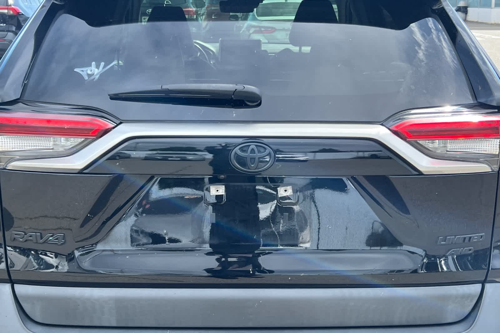 Thumbnail: 2019 Toyota RAV4 - 19