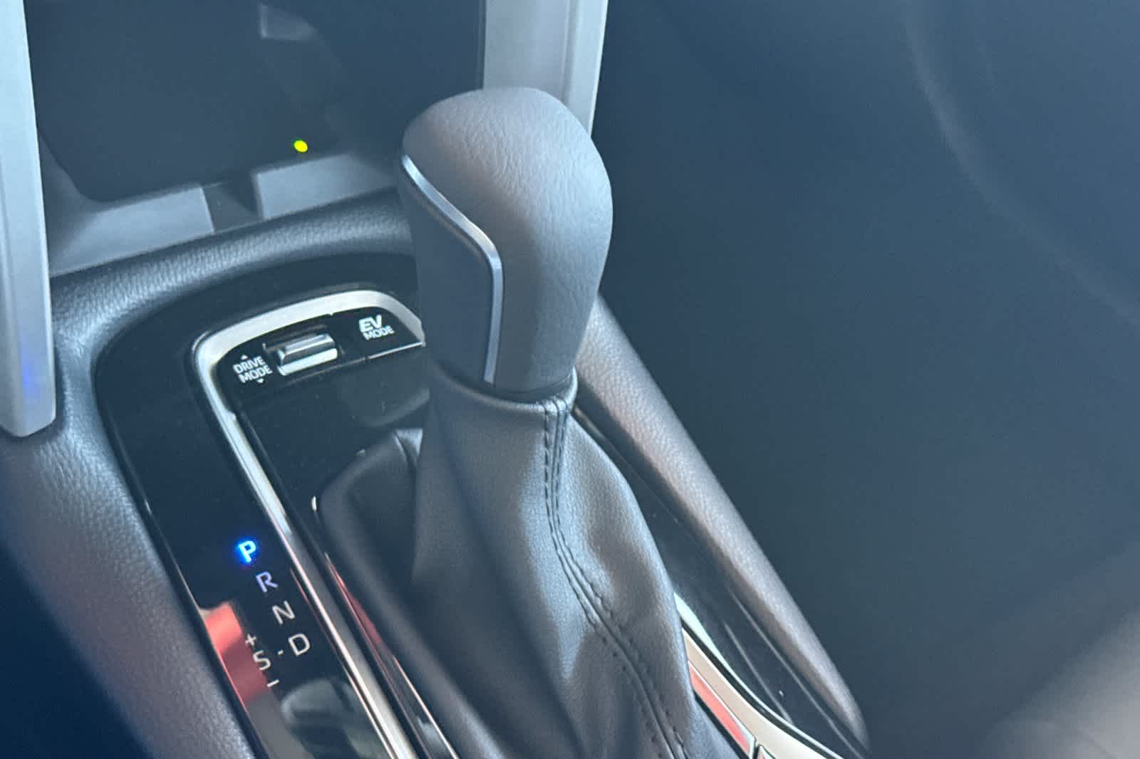 2025 Toyota Corolla Cross XSE 24