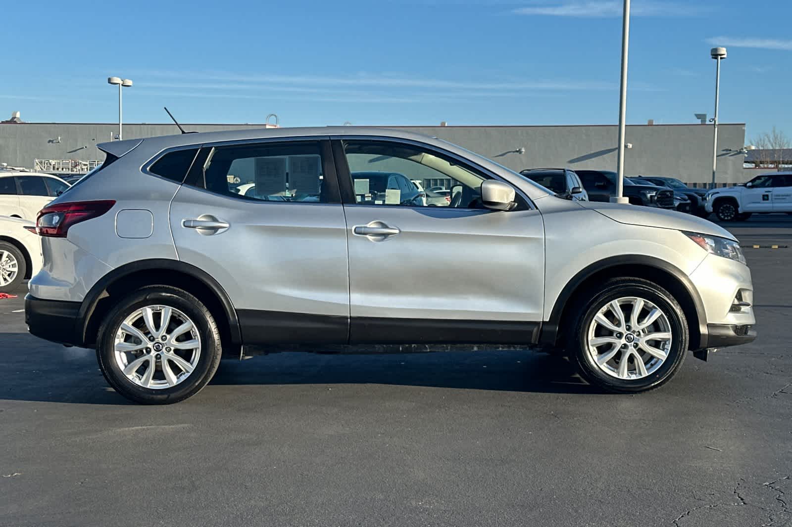 Thumbnail: 2021 Nissan Rogue Sport - 6