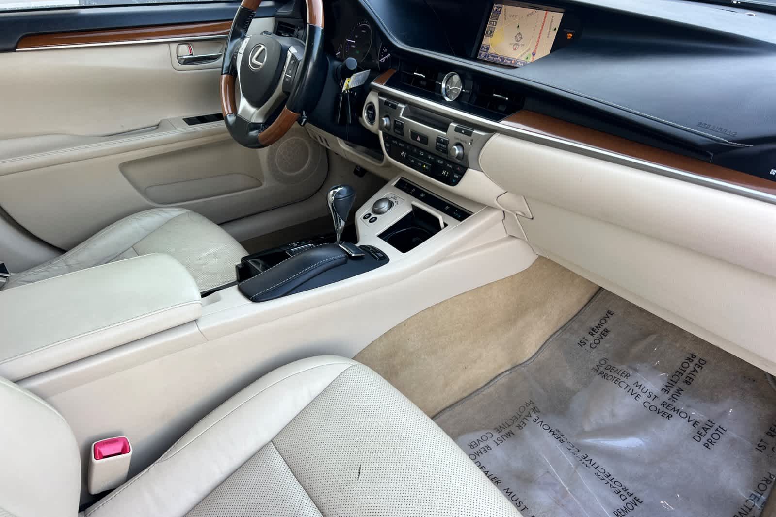 Thumbnail: 2014 Lexus ES - 16