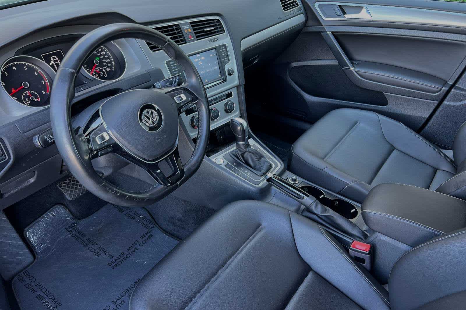 2017 Volkswagen Golf Wolfsburg Edition 11