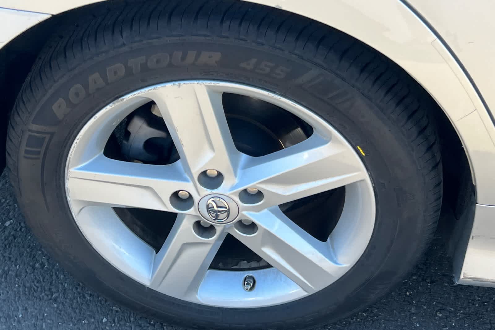 Thumbnail: 2012 Toyota Camry - 16