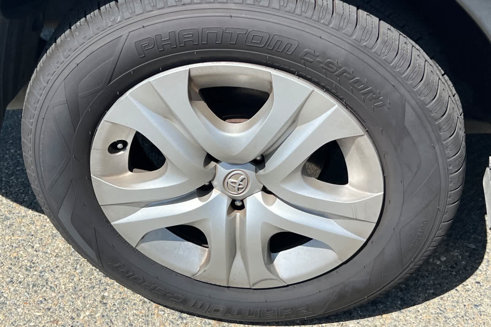 Thumbnail: 2014 Toyota RAV4 - 17