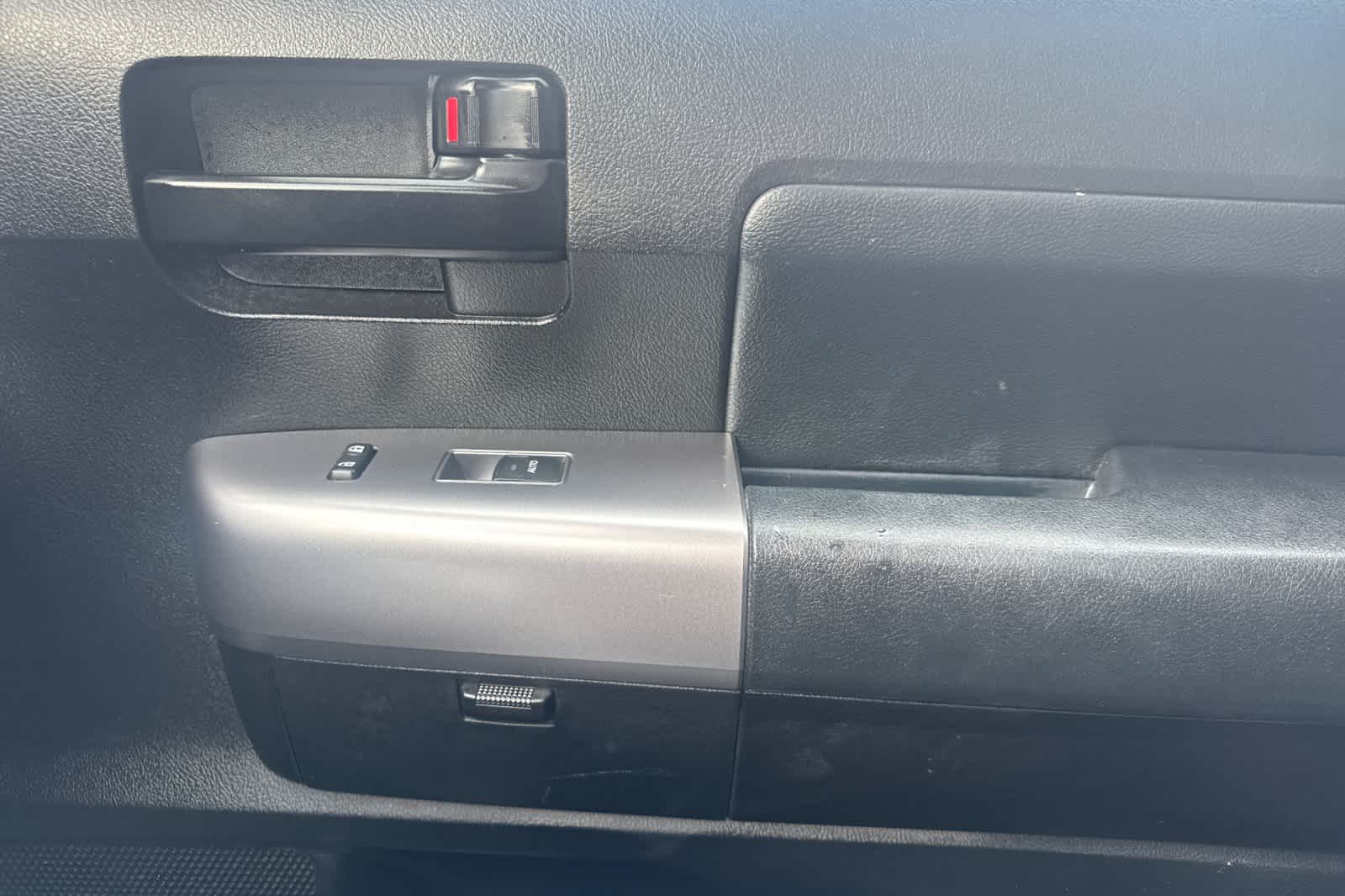 Thumbnail: 2019 Toyota Sequoia - 18