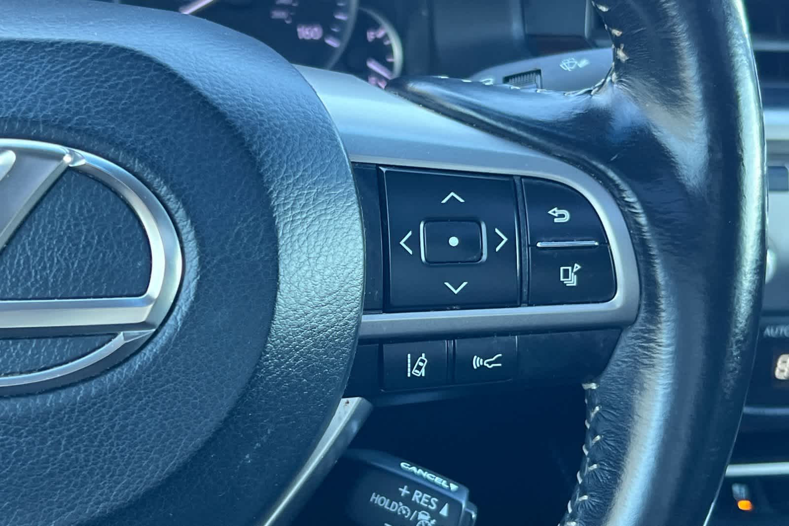 Thumbnail: 2016 Lexus ES - 27