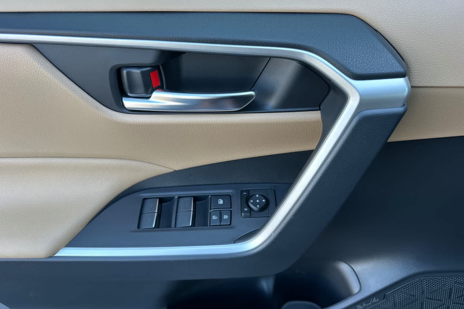 Thumbnail: 2025 Toyota RAV4 - 12