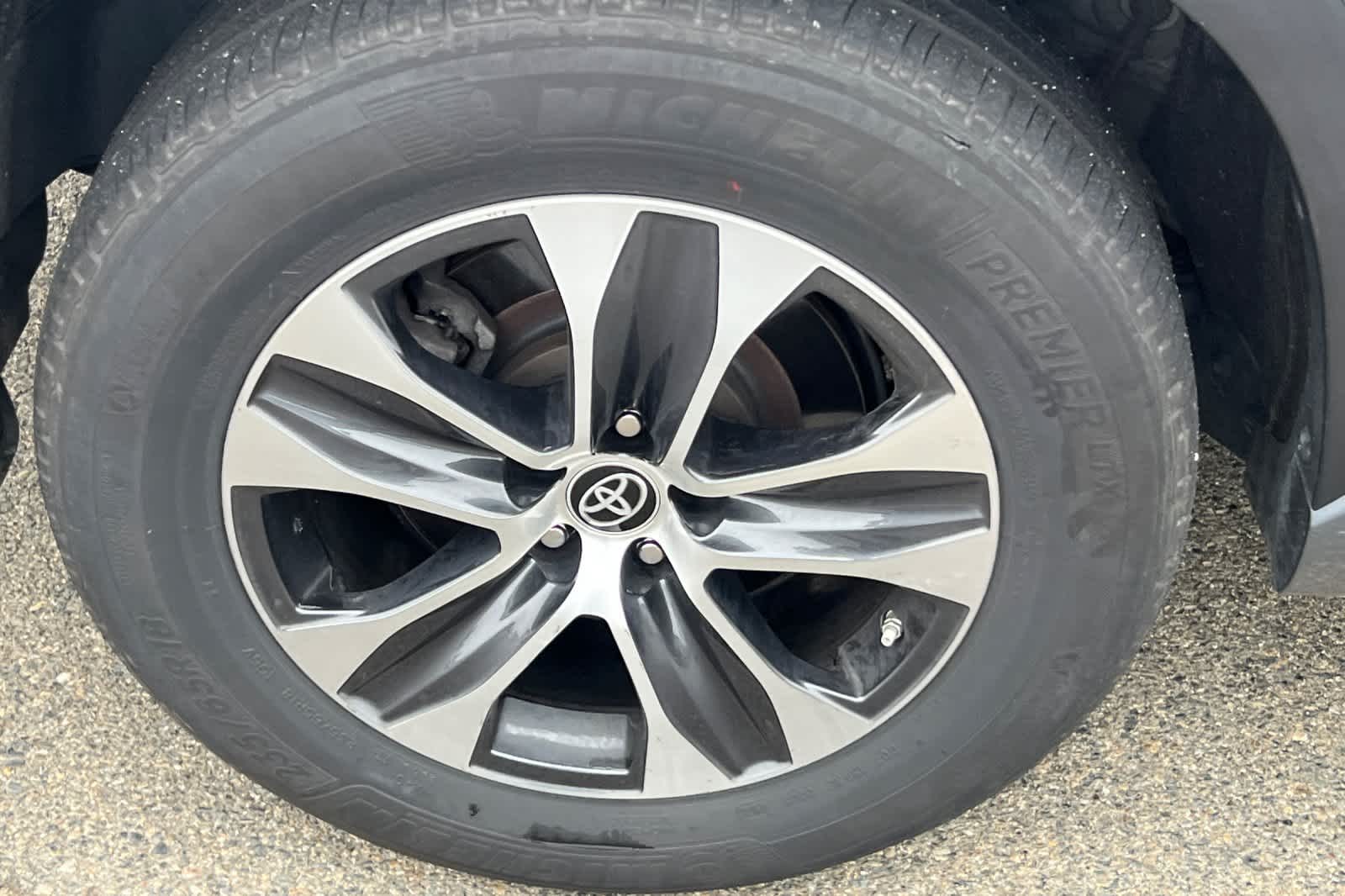 Thumbnail: 2023 Toyota Highlander - 14