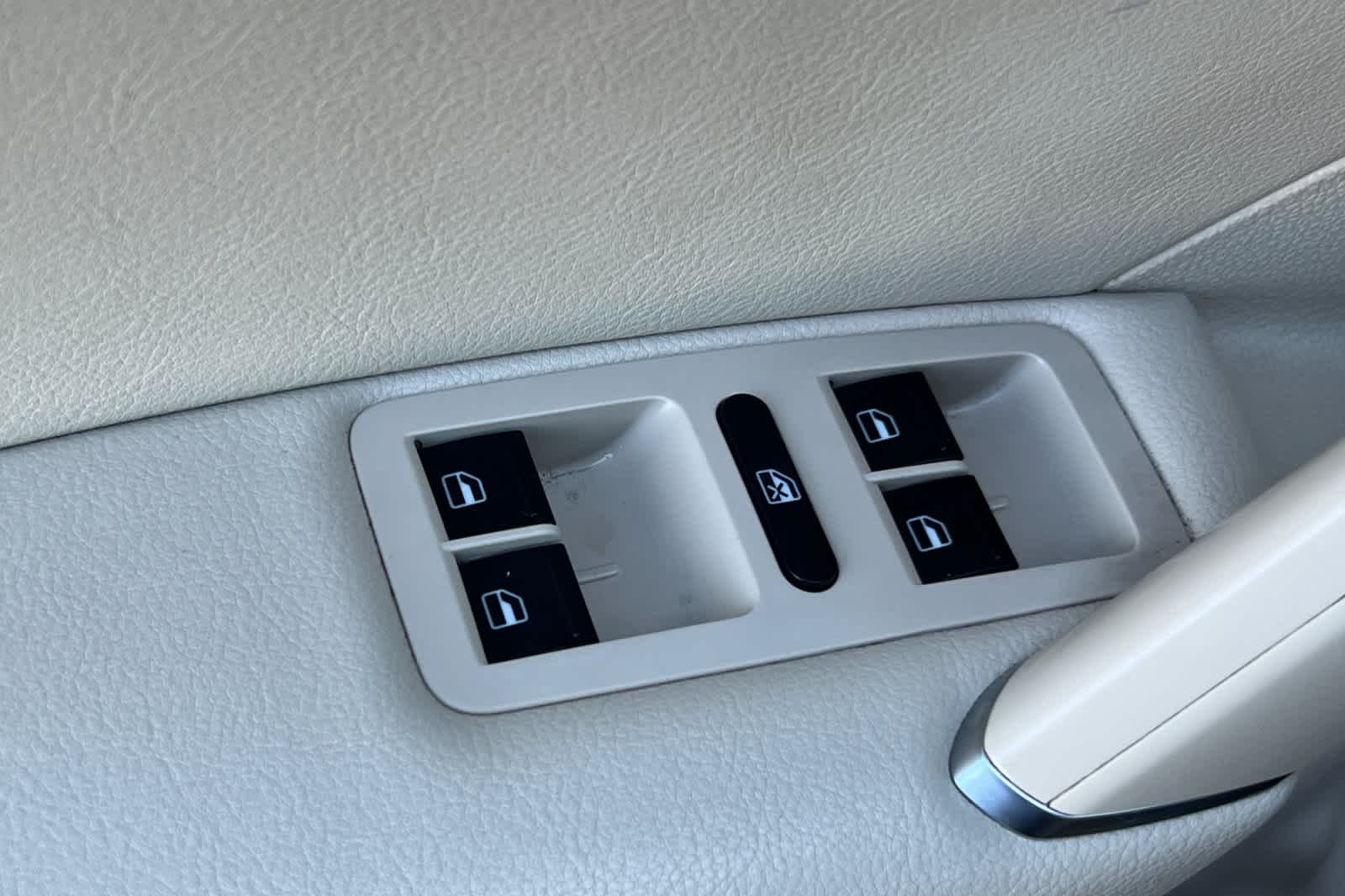 Thumbnail: 2018 Volkswagen Passat - 13