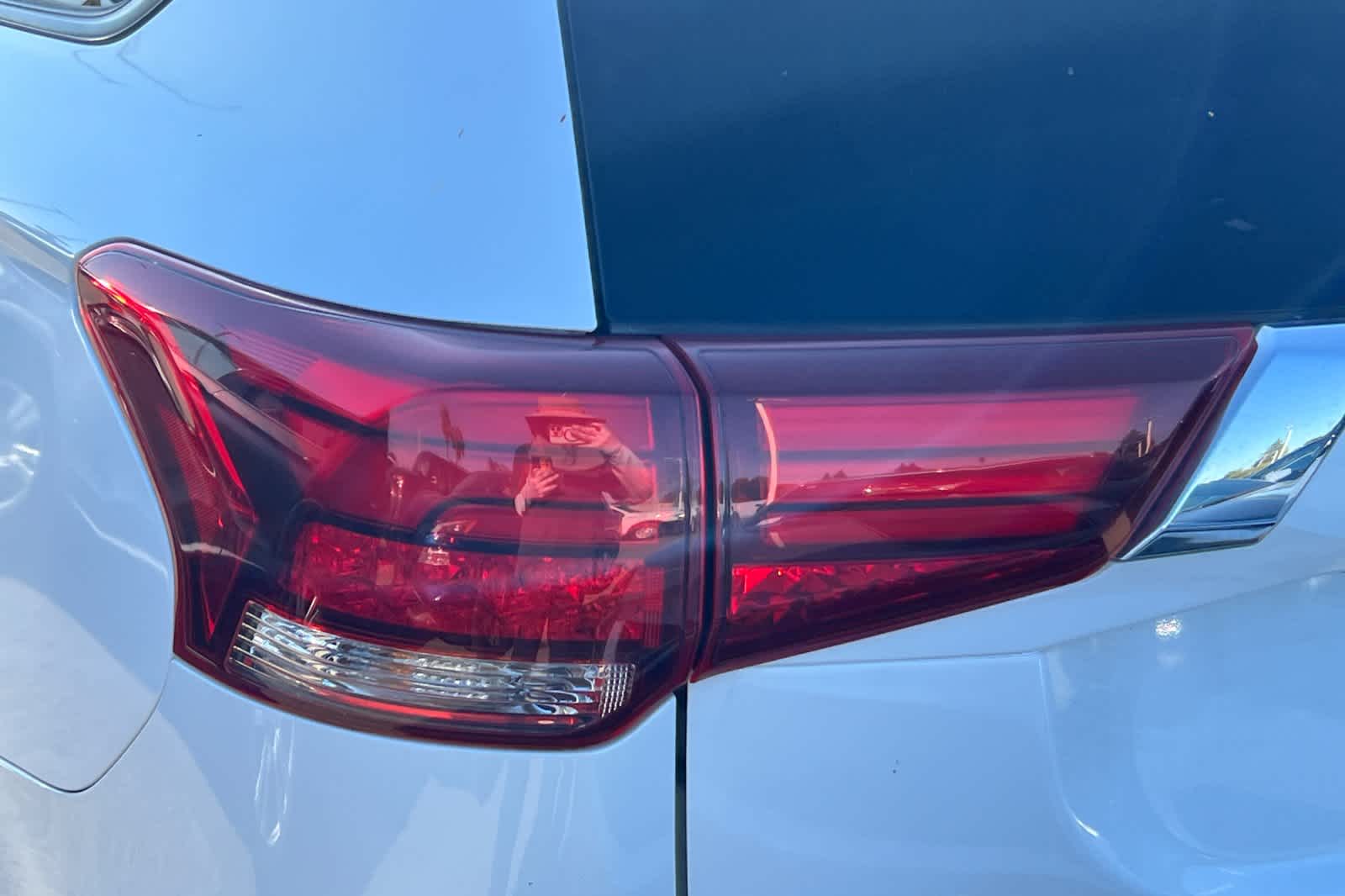 Thumbnail: 2016 Mitsubishi Outlander - 15