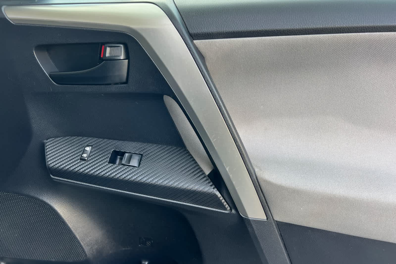 Thumbnail: 2015 Toyota RAV4 - 18