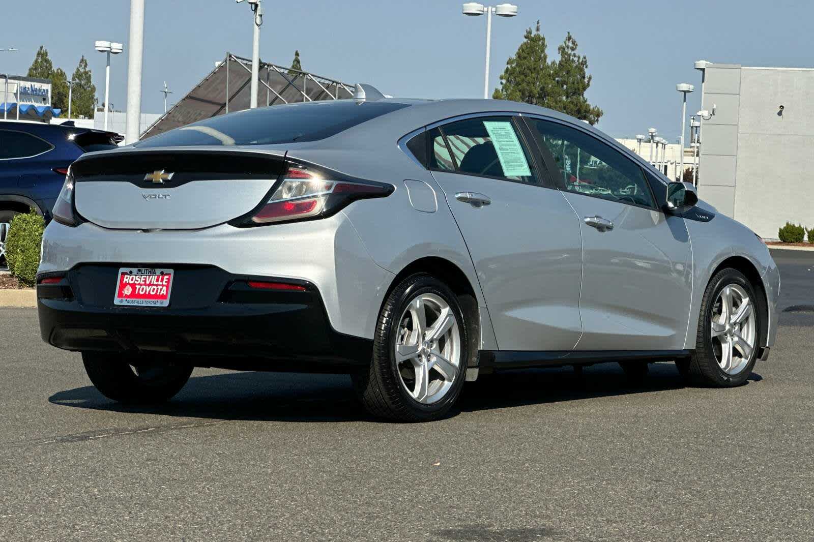 Thumbnail: 2017 Chevrolet Volt - 2