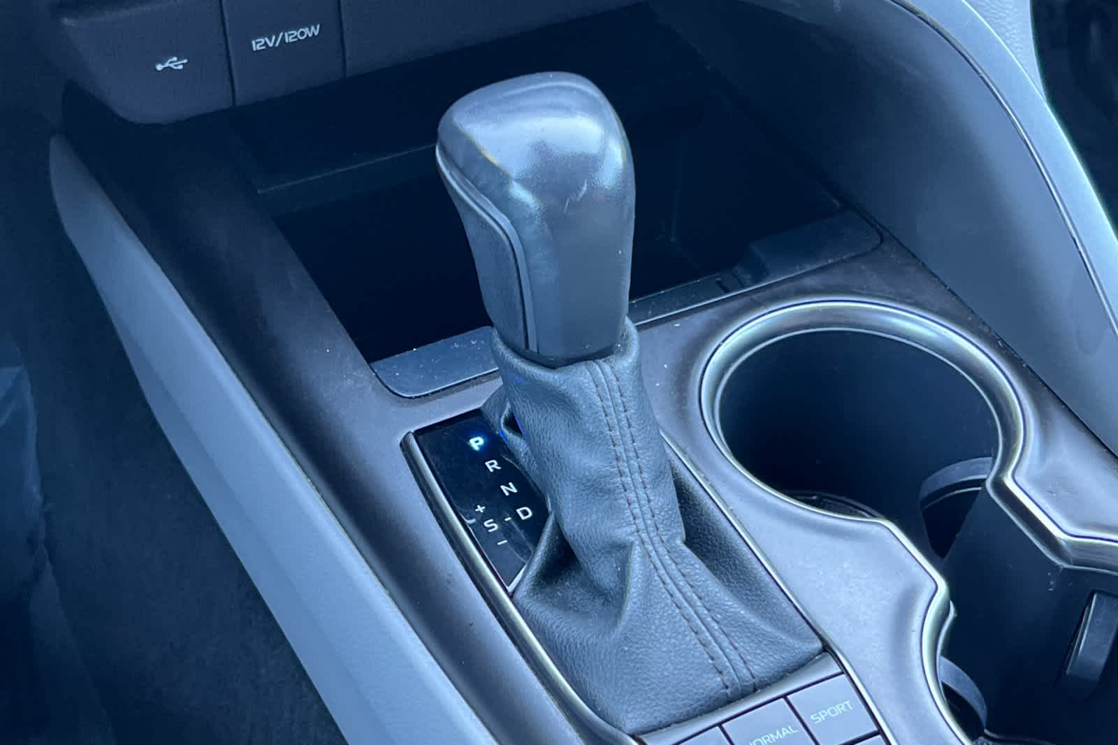 Thumbnail: 2022 Toyota Camry - 21