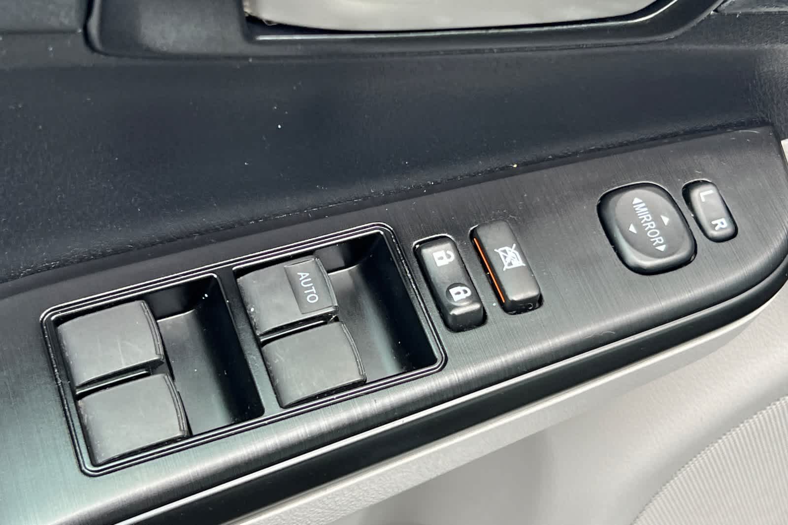 Thumbnail: 2013 Toyota Camry - 13