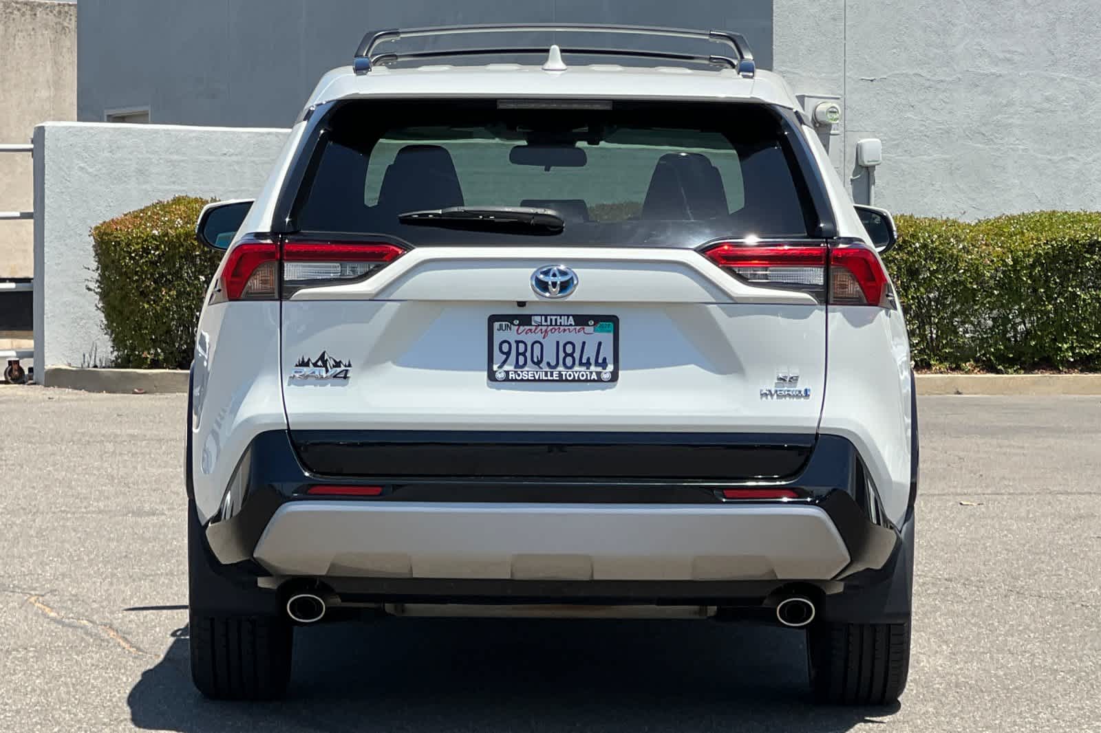 Thumbnail: 2022 Toyota RAV4 - 8