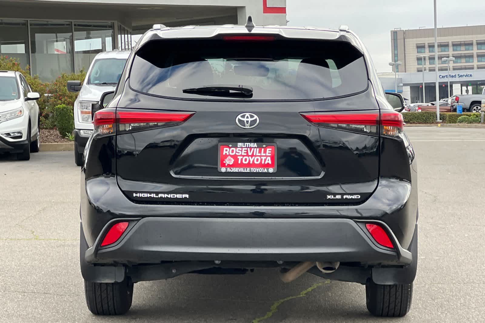 Thumbnail: 2023 Toyota Highlander - 8