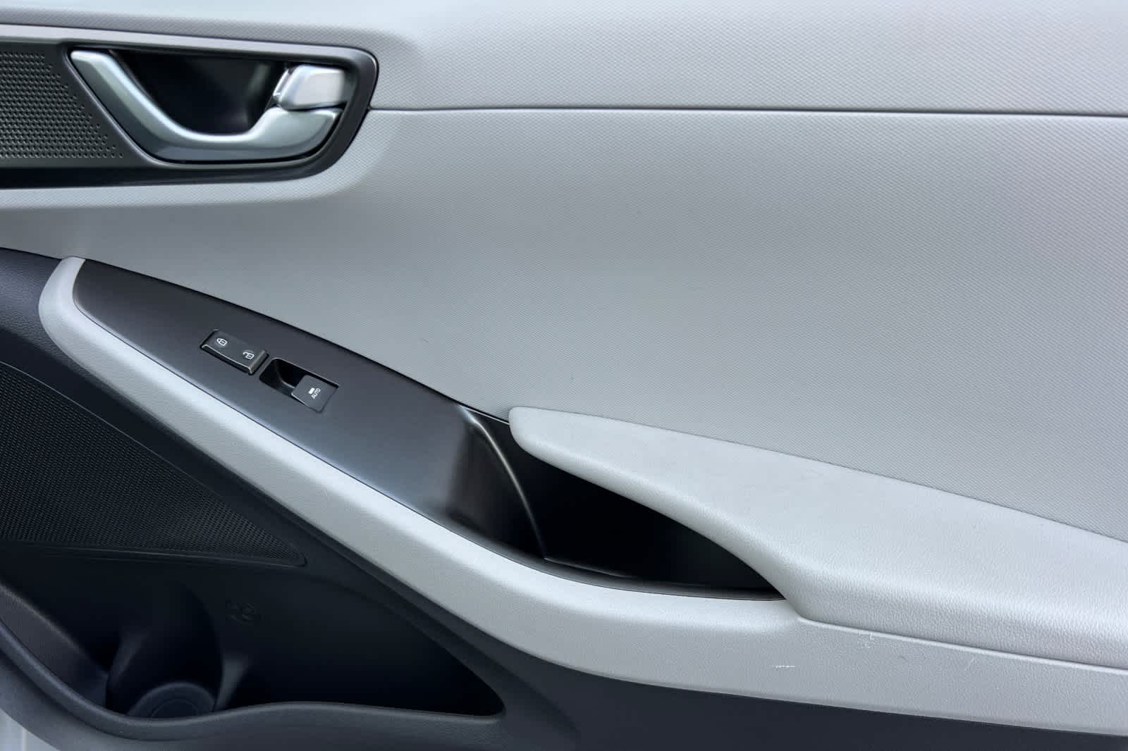 2020 Hyundai Ioniq Limited 19