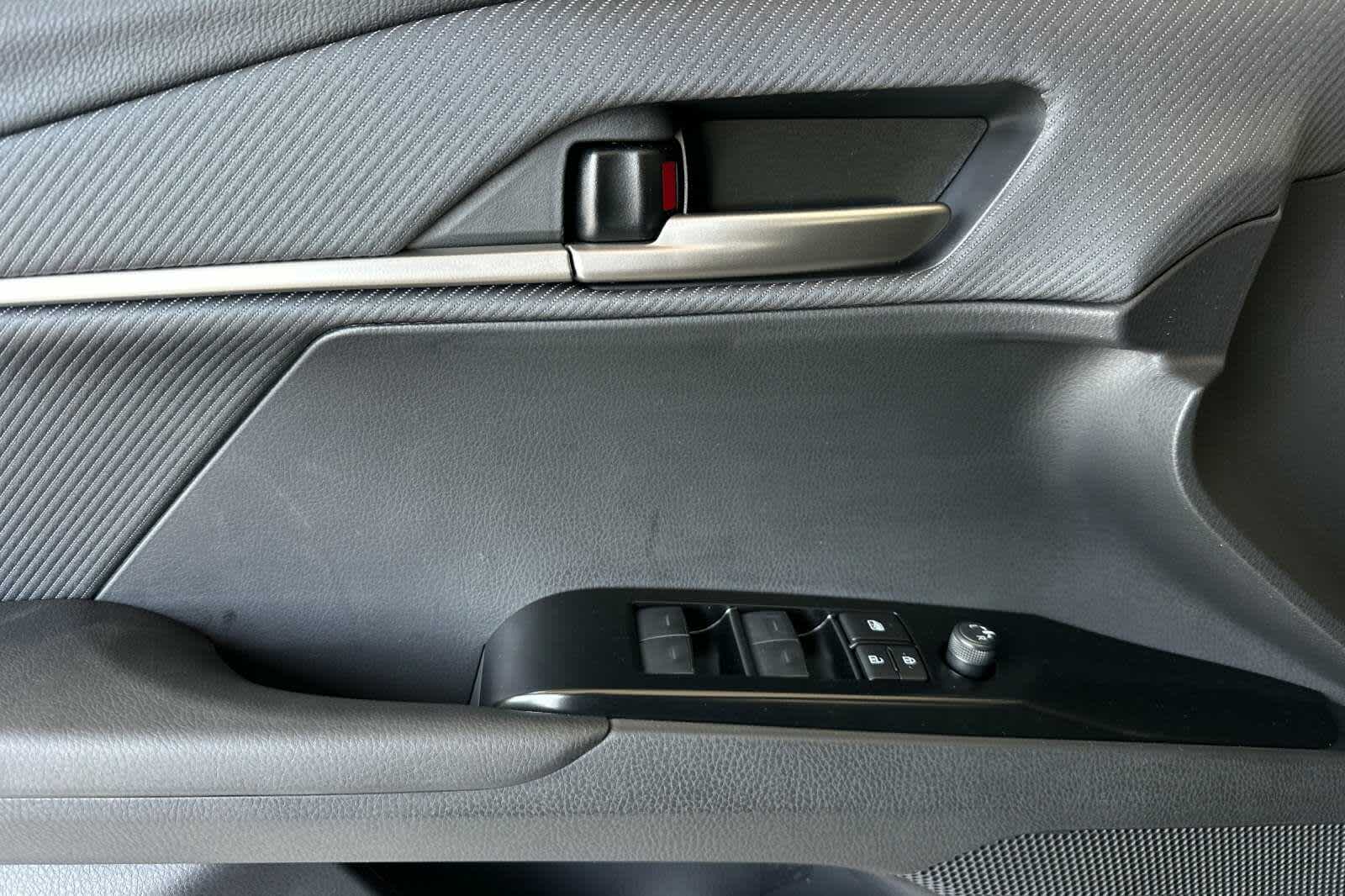 2025 Toyota Camry SE 12