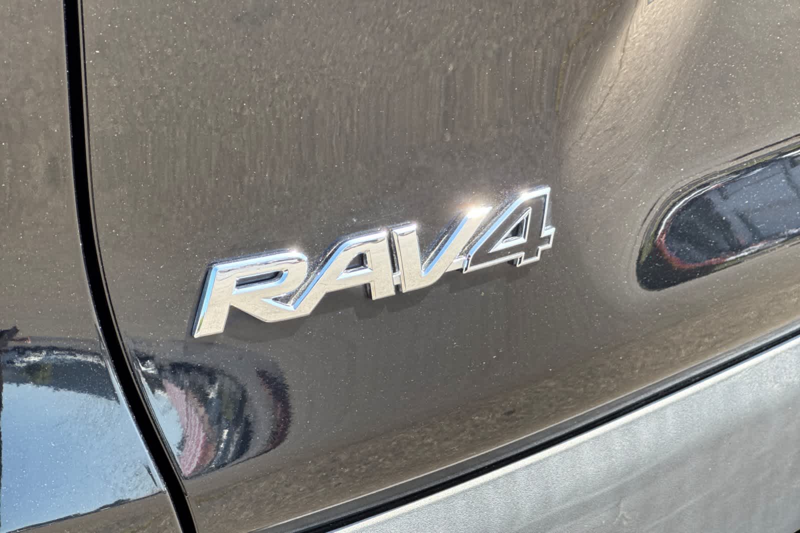Thumbnail: 2021 Toyota RAV4 - 31