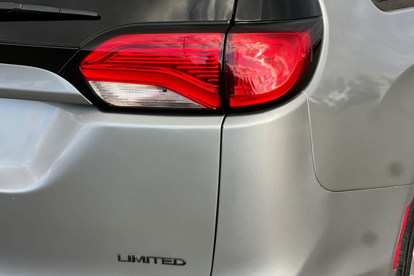 Thumbnail: 2020 Chrysler Pacifica - 28