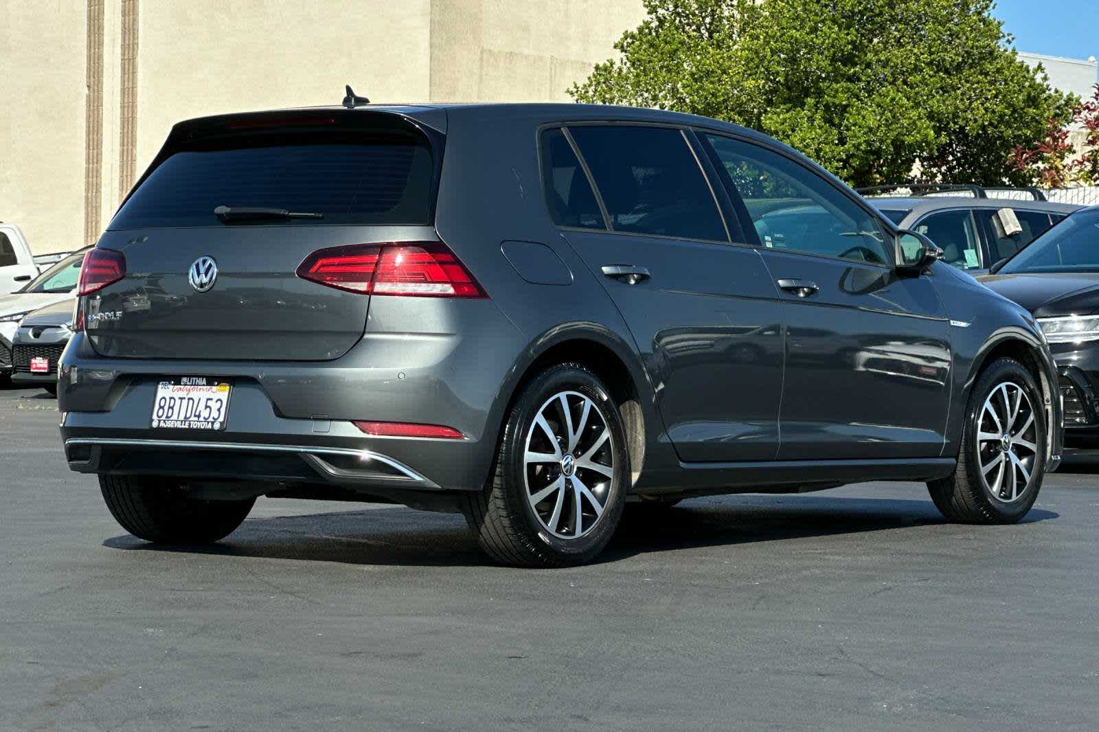 Thumbnail: 2017 Volkswagen e-Golf - 2