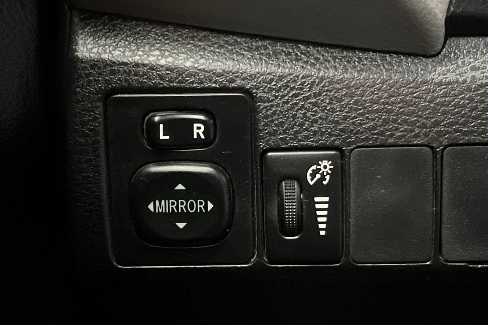 Thumbnail: 2015 Toyota Corolla - 27