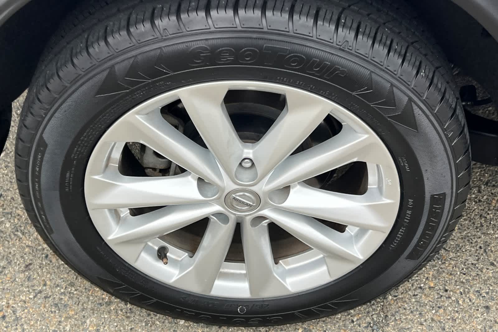 Thumbnail: 2017 Nissan Rogue Sport - 14