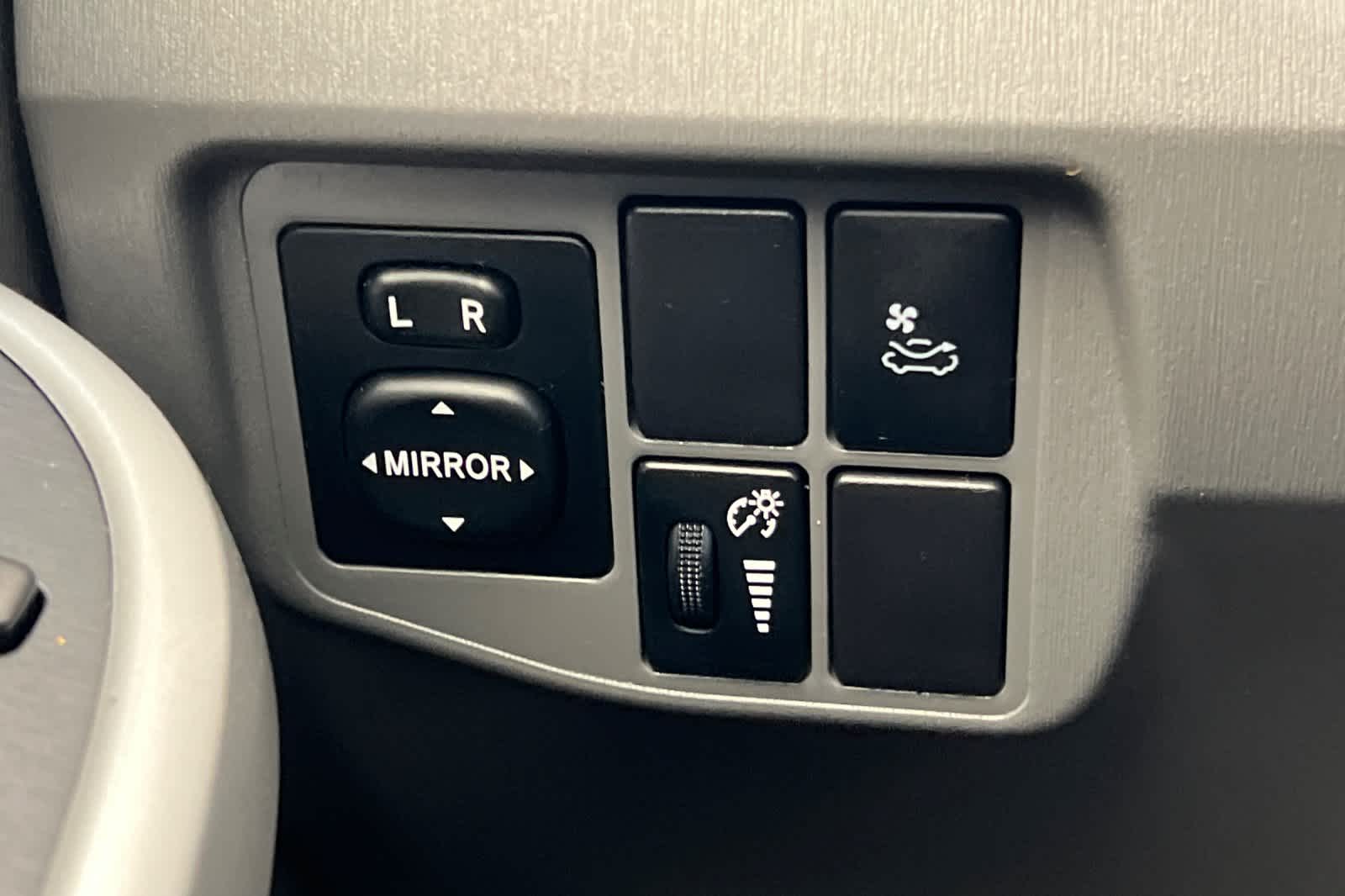 Thumbnail: 2010 Toyota Prius - 31