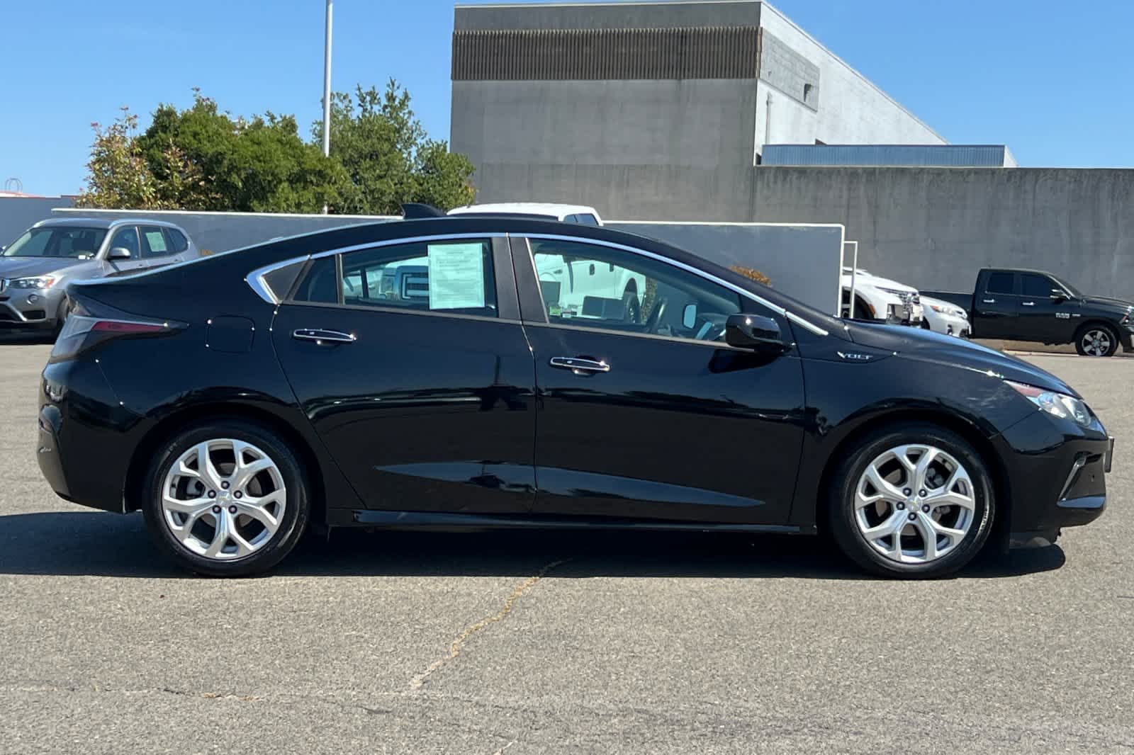 Thumbnail: 2017 Chevrolet Volt - 6
