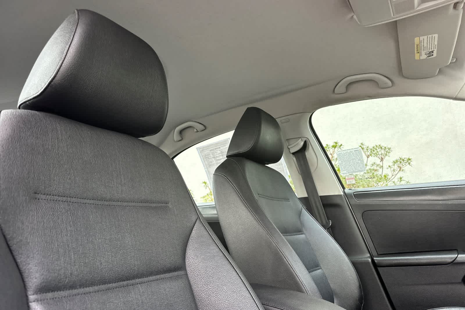 Thumbnail: 2011 Volkswagen Jetta - 16