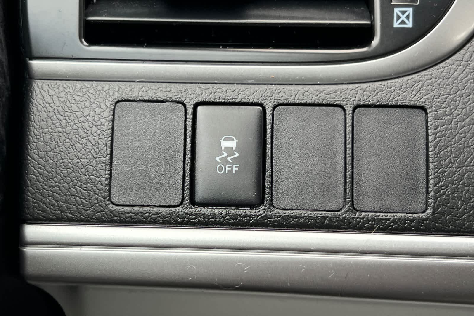 Thumbnail: 2013 Toyota Camry - 27