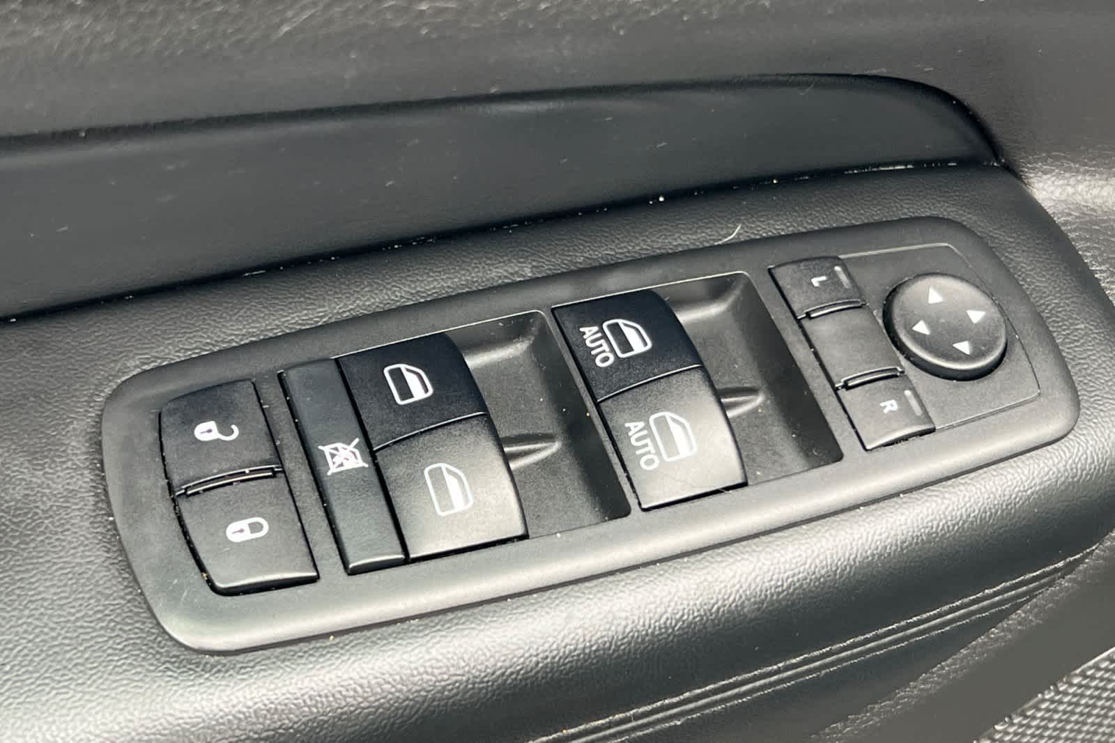 Thumbnail: 2017 Jeep Grand Cherokee - 13