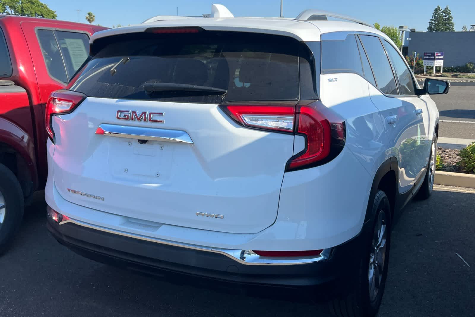 2024 GMC Terrain SLT 2